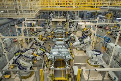 透過(guò)聯(lián)想兩大樣板工程，解析5G全連接工廠建設(shè)指南